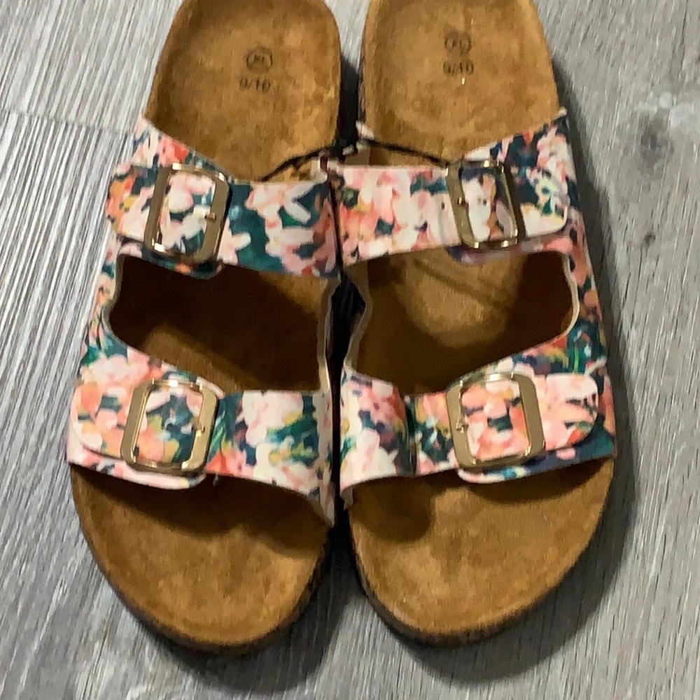 Floral women’s slides size 9/10, new never worn